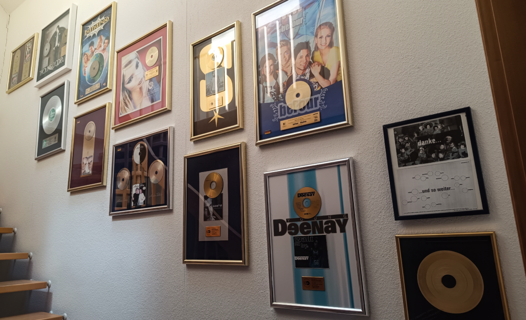 Die Wand der Gold, Platin und Silber